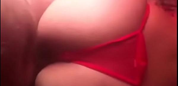  Dando de lingerie vermelha
